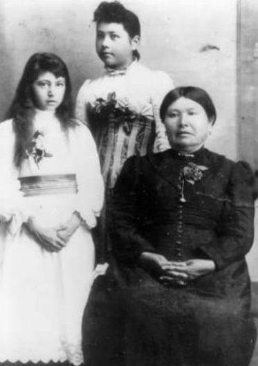 Agnes Worthington, Boeda Strand and Lottie Woodman